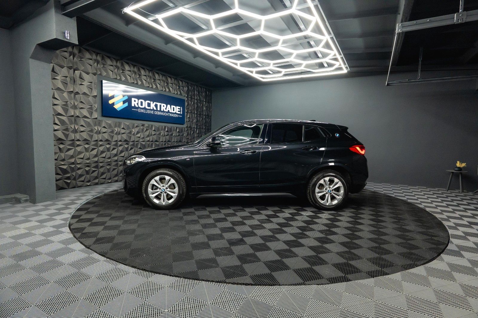 Fahrzeugabbildung BMW X2 sDrive 18i M Sport Automatik *Alcantara*LED*