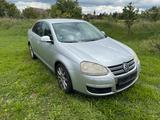 Volkswagen VW Jetta 2.0 TDI DPF Comfortline Navi - Volkswagen Jetta aus 2007 mit Diesel-Antrieb