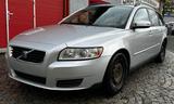 Volvo V50 Kombi 1.6i Kinetic*SHZ*PDC*KLIMAAUTOMATIK - Volvo V50 Kinetic mit Benzin-Antrieb