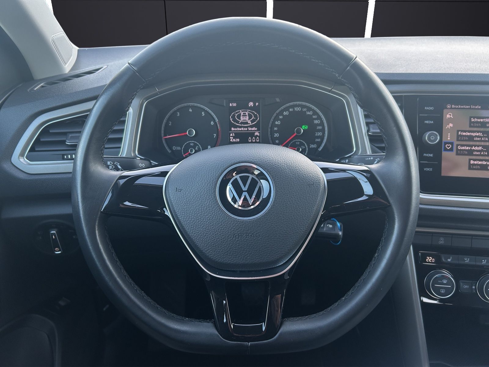 Fahrzeugabbildung Volkswagen T-Roc Style TSI DSG SHZ PDC WeConnect Navi