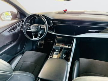 Audi Q8 - 10