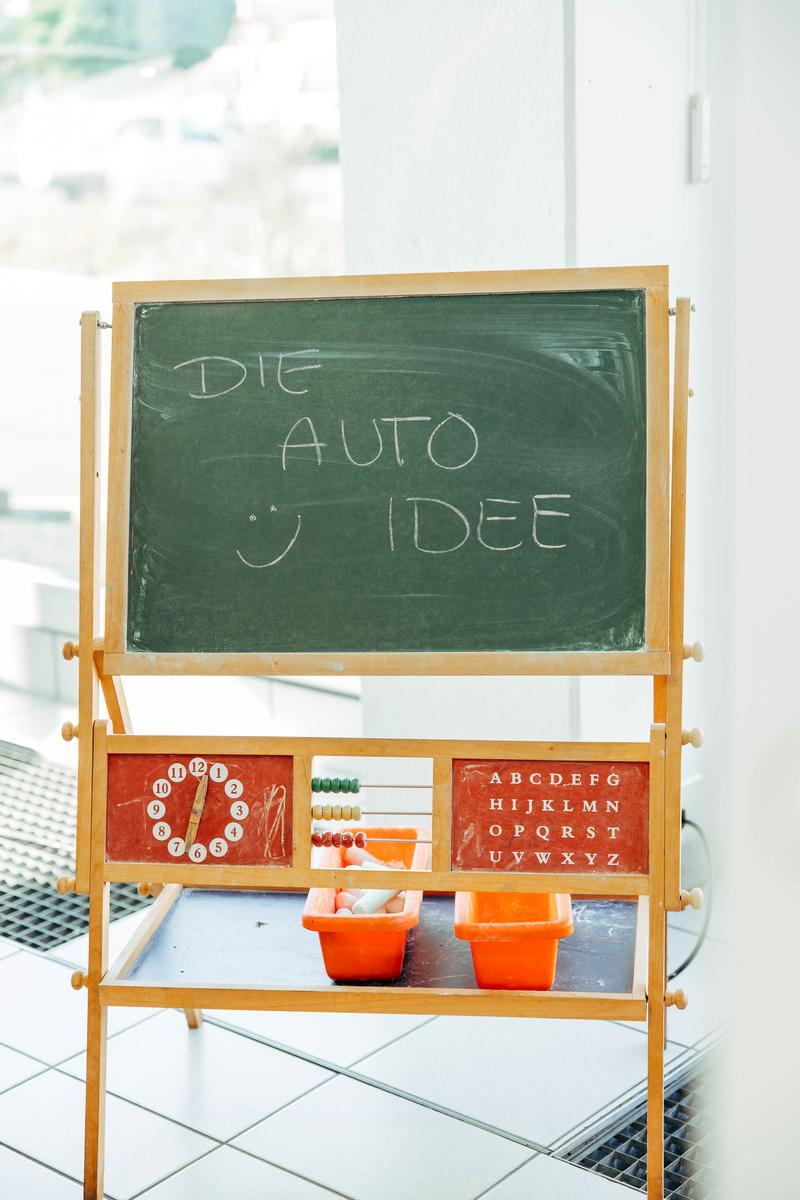 showroom-image-top