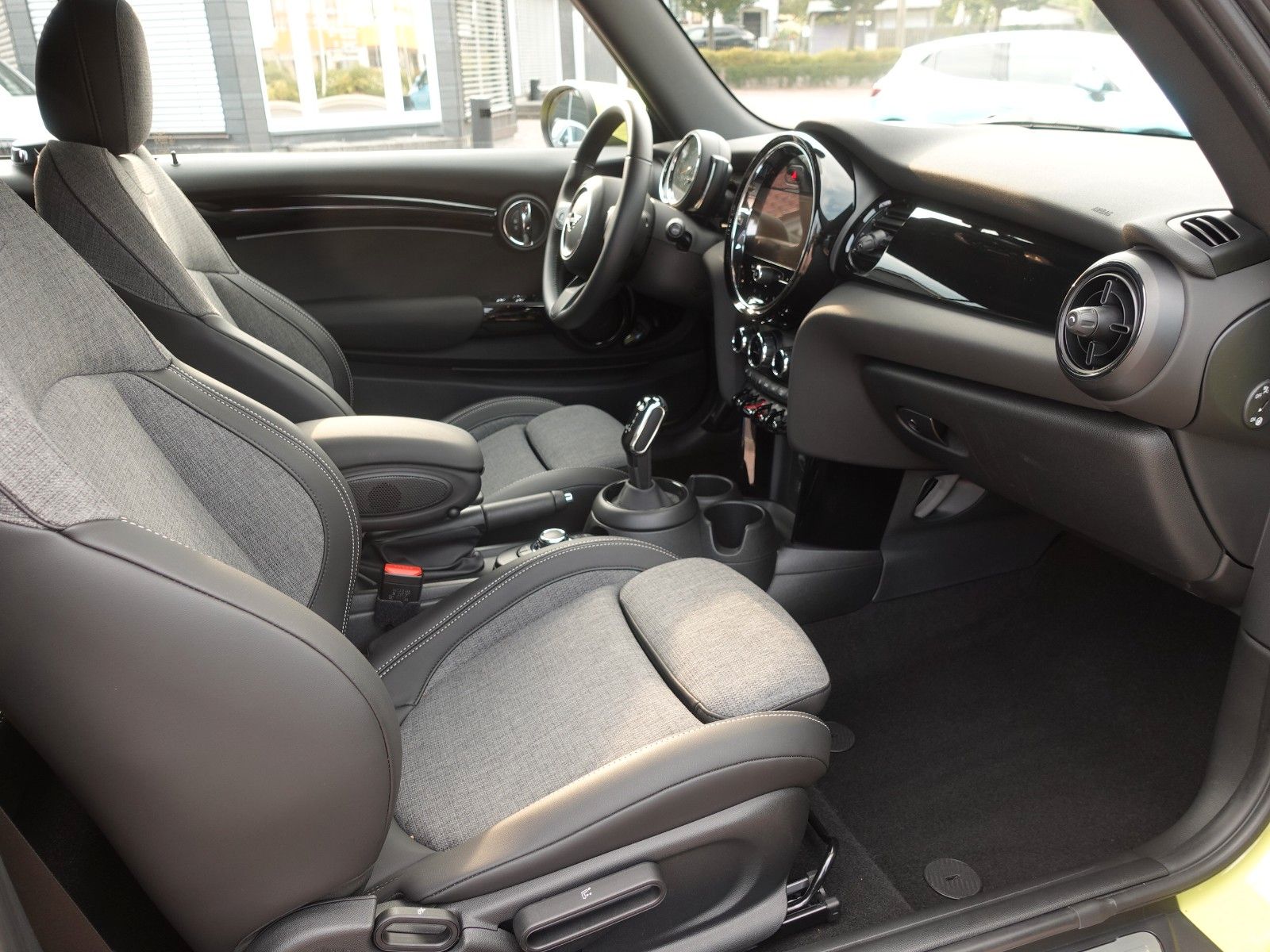 Fahrzeugabbildung MINI Cooper Cabrio Aut. I.Hd Navi CarPlay ZestyYellow