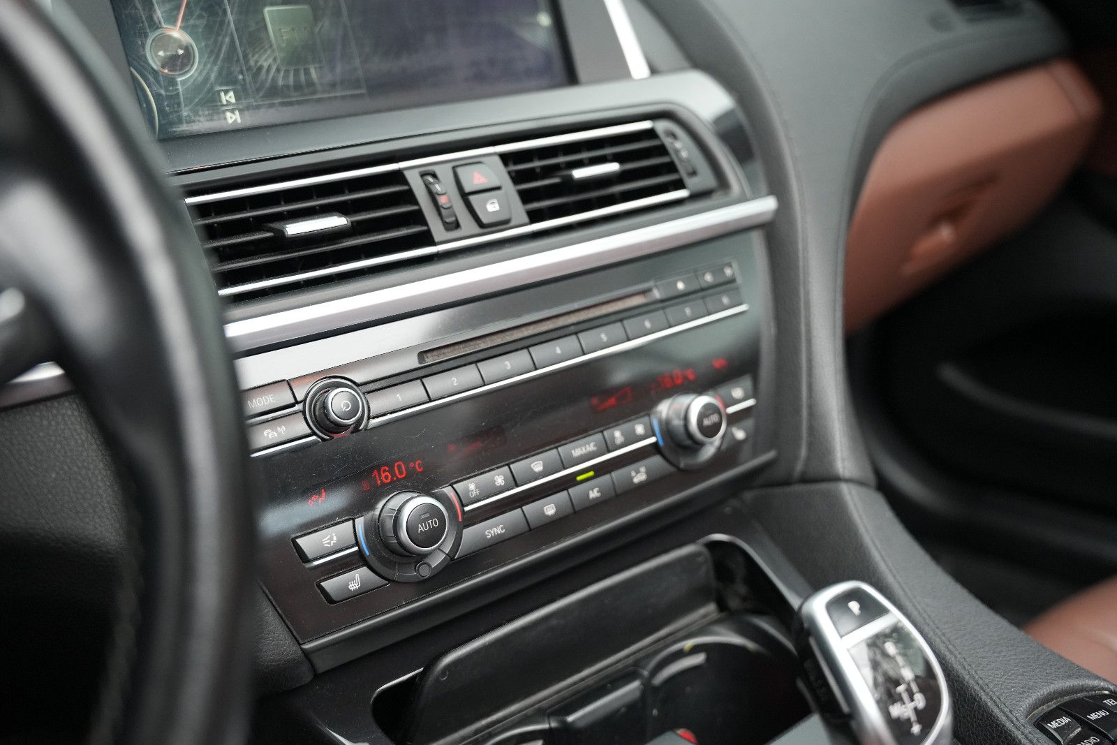 Fahrzeugabbildung BMW 640 Cabrio d xDrive/KAMERA/NAVI/MEMORY/BI-XENON
