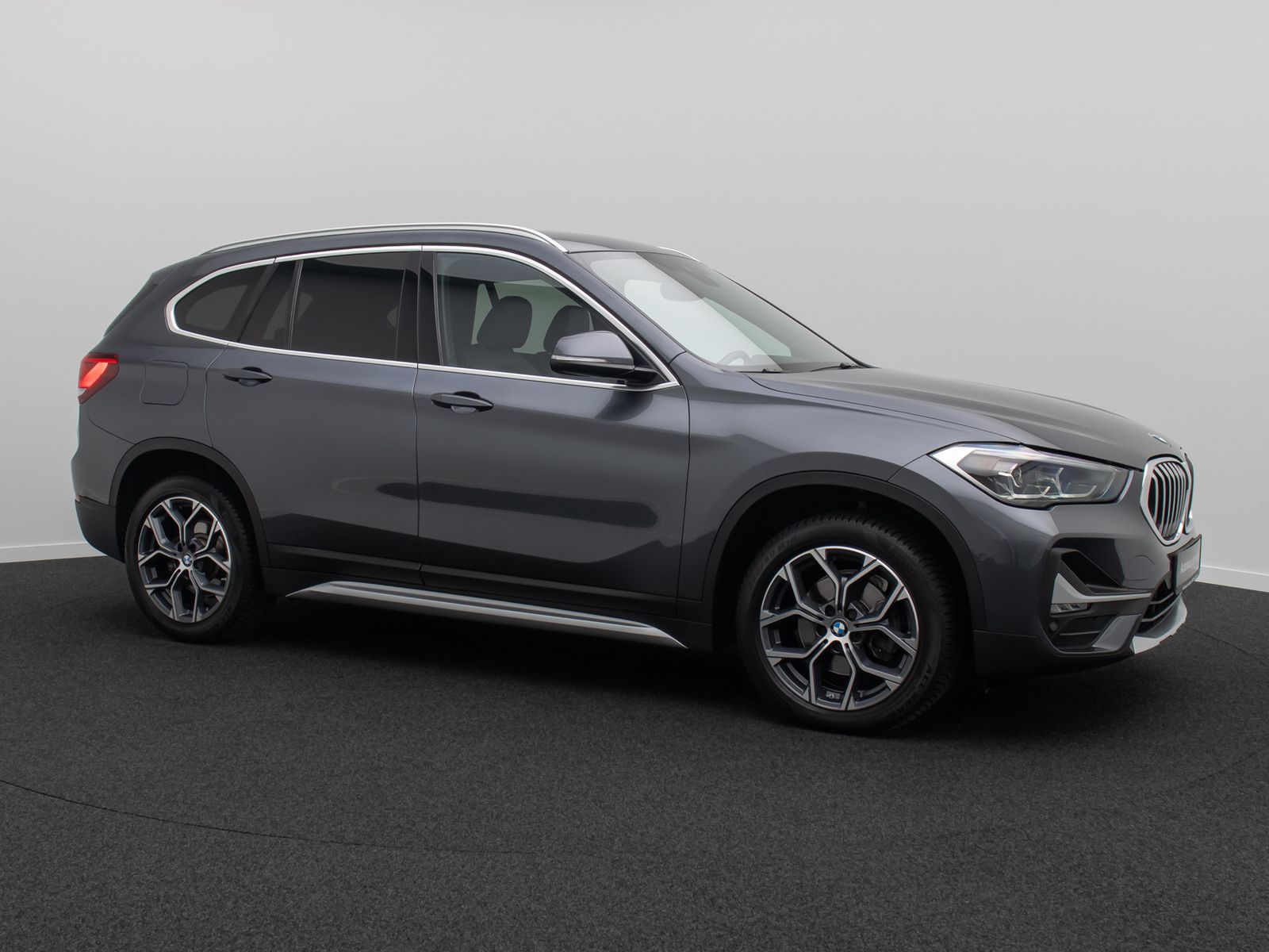 Fahrzeugabbildung BMW X1 sD18i xLine DAB Kamera HiFi Komfort Sport 18"