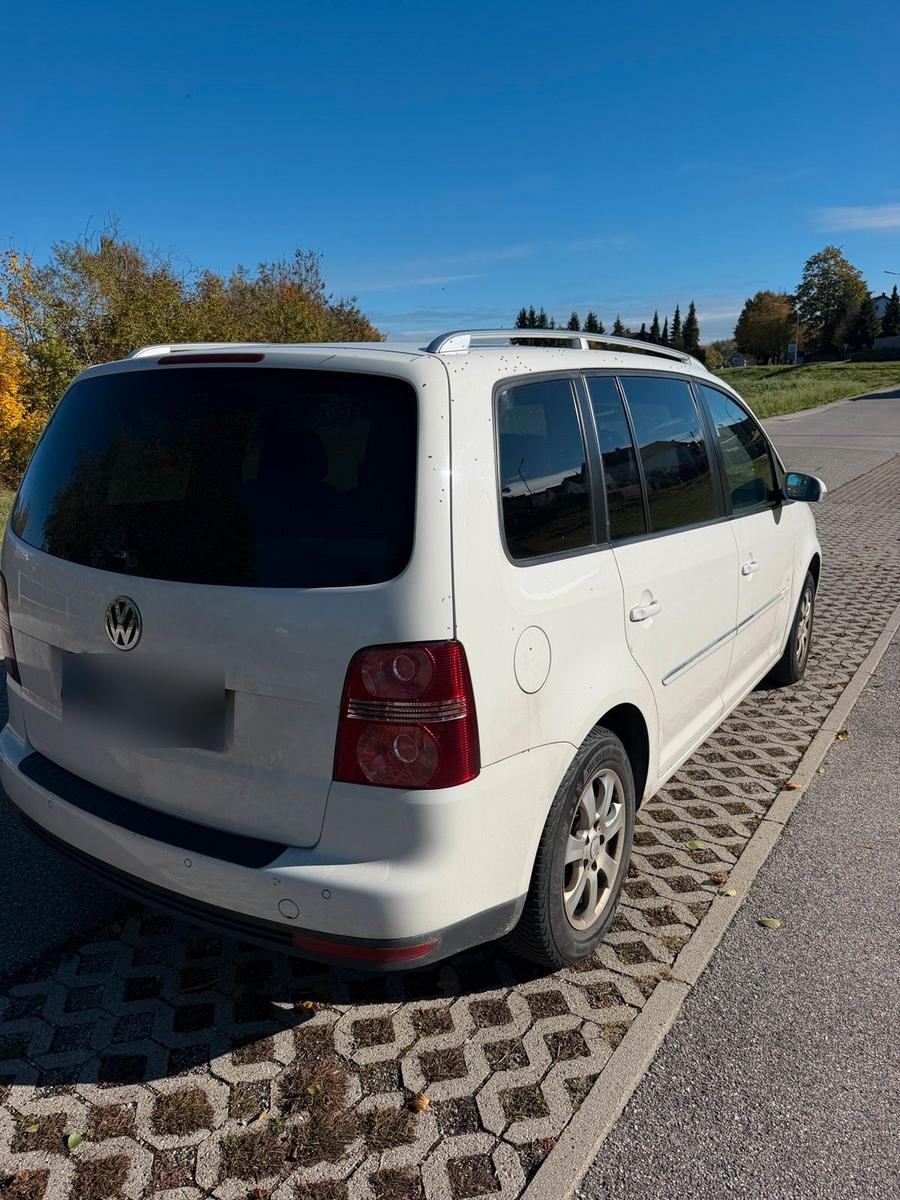 Volkswagen Touran 2007 — rear view