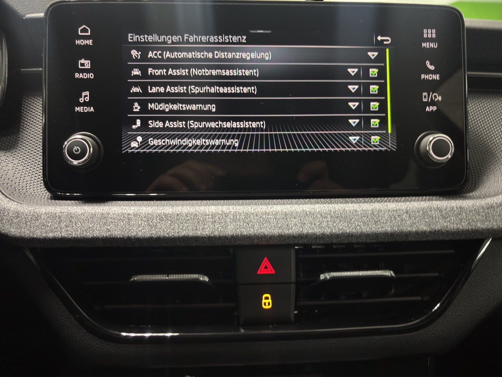 Fahrzeugabbildung SKODA Kamiq Tour 1,0 TSI 70 kW