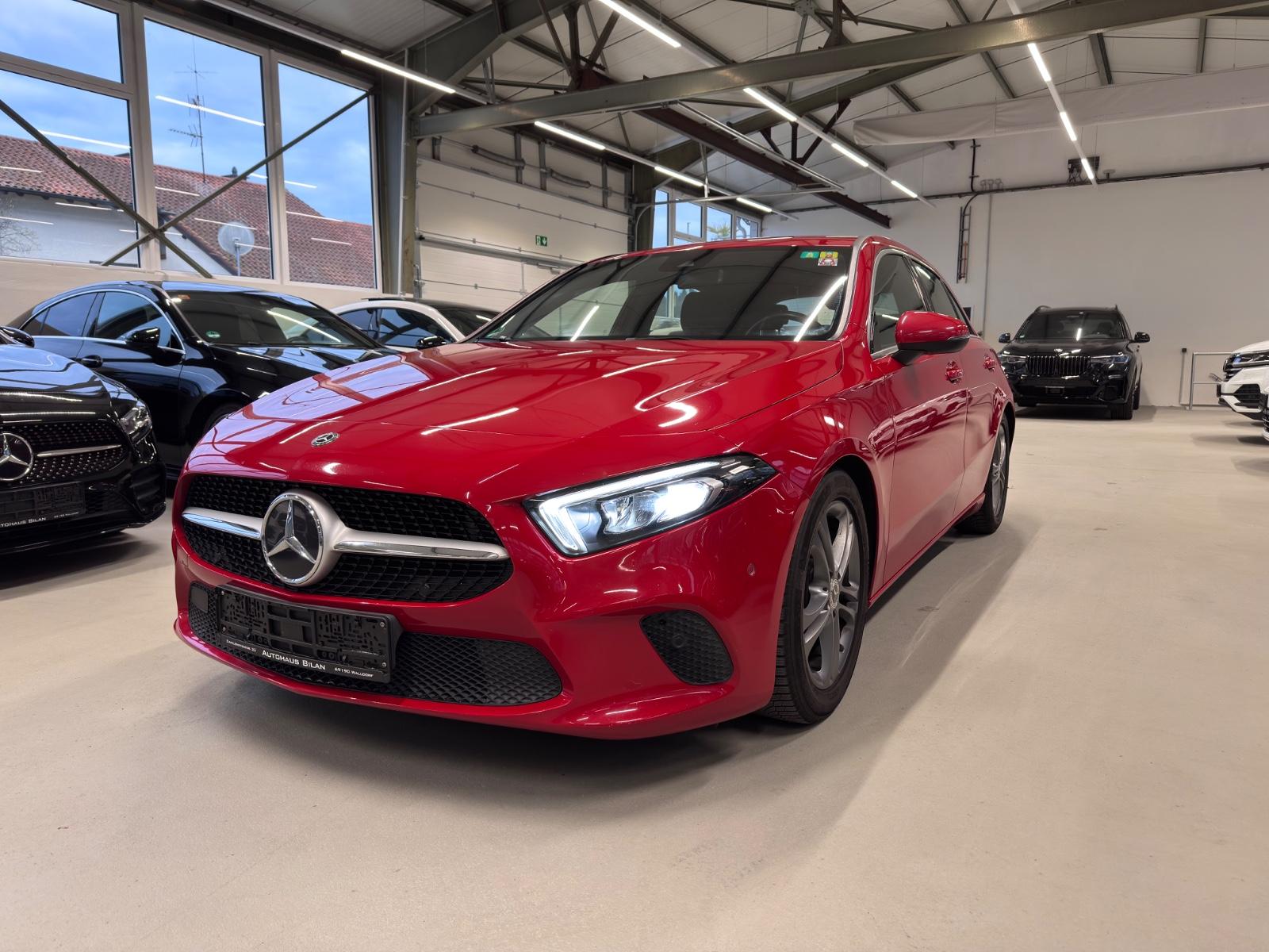 Mercedes-Benz A 200 MBUX LED Navi