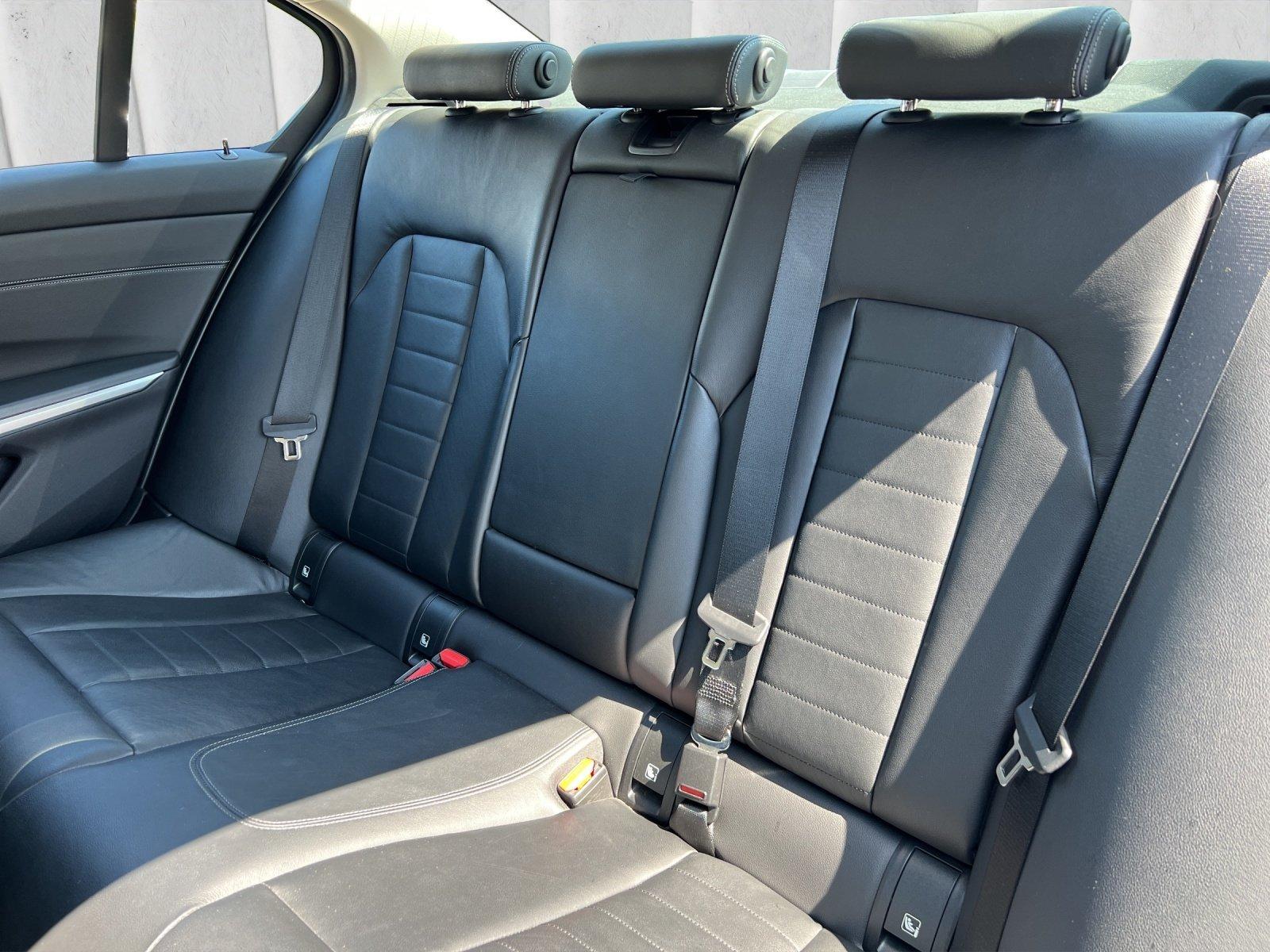 BMW 3er - 330 i Sport Line*Headup*Schiebedach