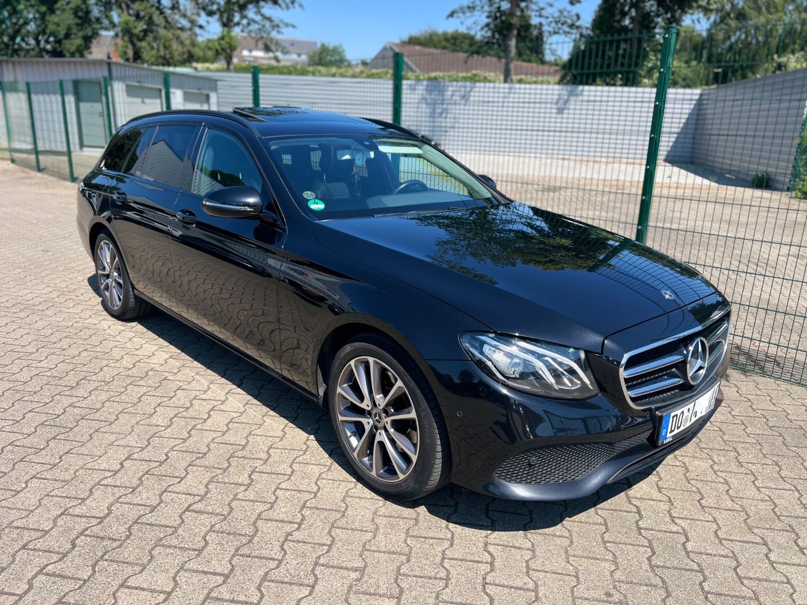 MERCEDES-BENZ E 220 d 4MATIC T Autom. - NIGHT PAKET,  ESSD