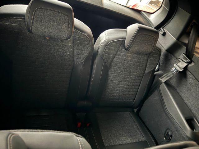 PEUGEOT 5008 Hybrid 145 Allure Business