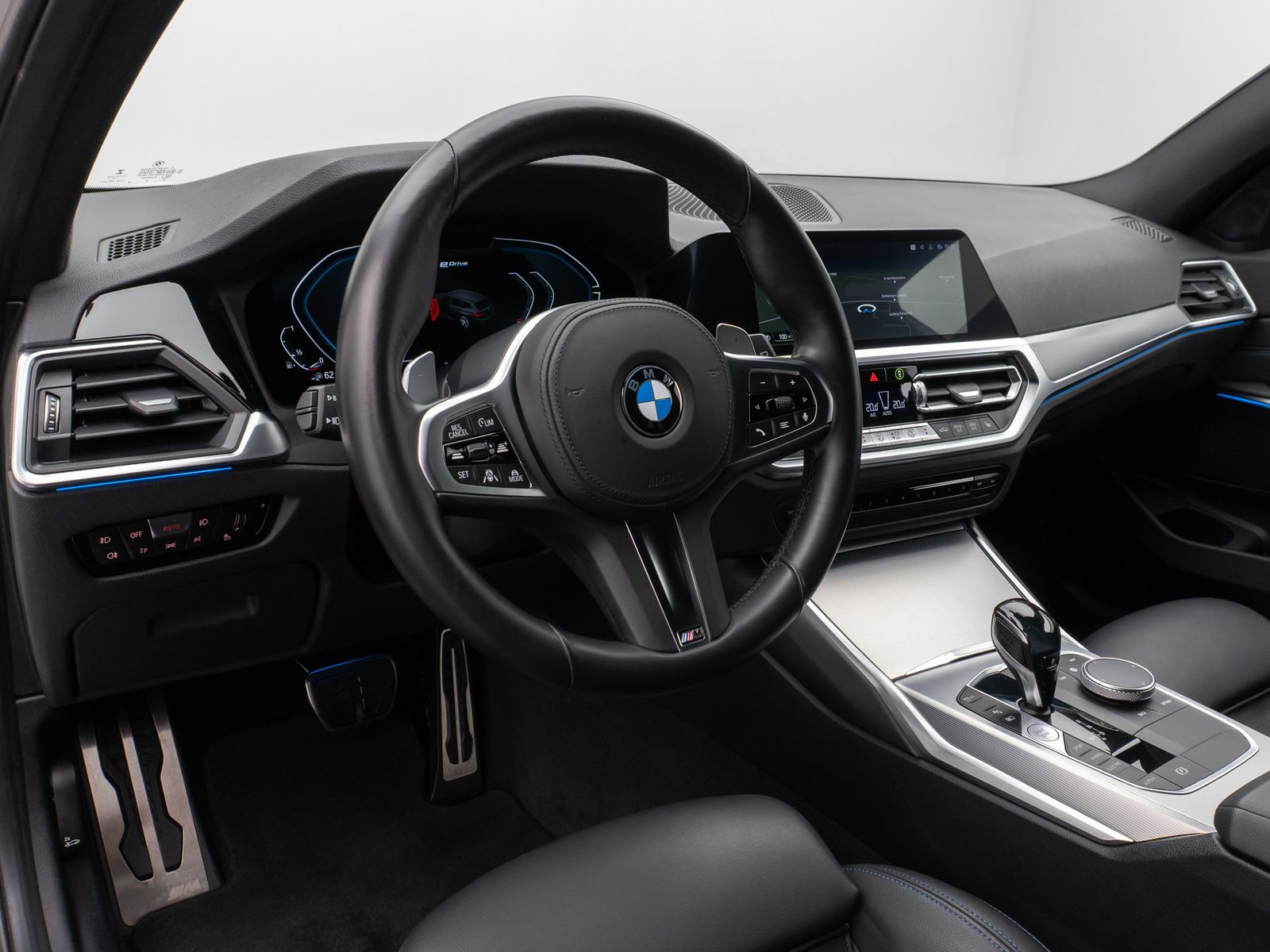 Fahrzeugabbildung BMW 330e M Sport Kamera Laser HUD DAB HiFi Komfort