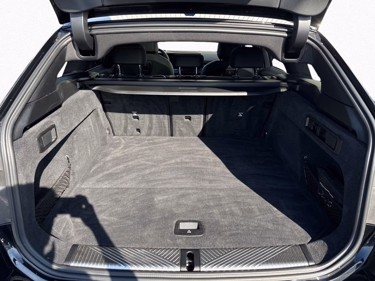 BMW 520d T M SPORT AdLED,AHK,Pano,StHz,H/K,HUD,DAPro