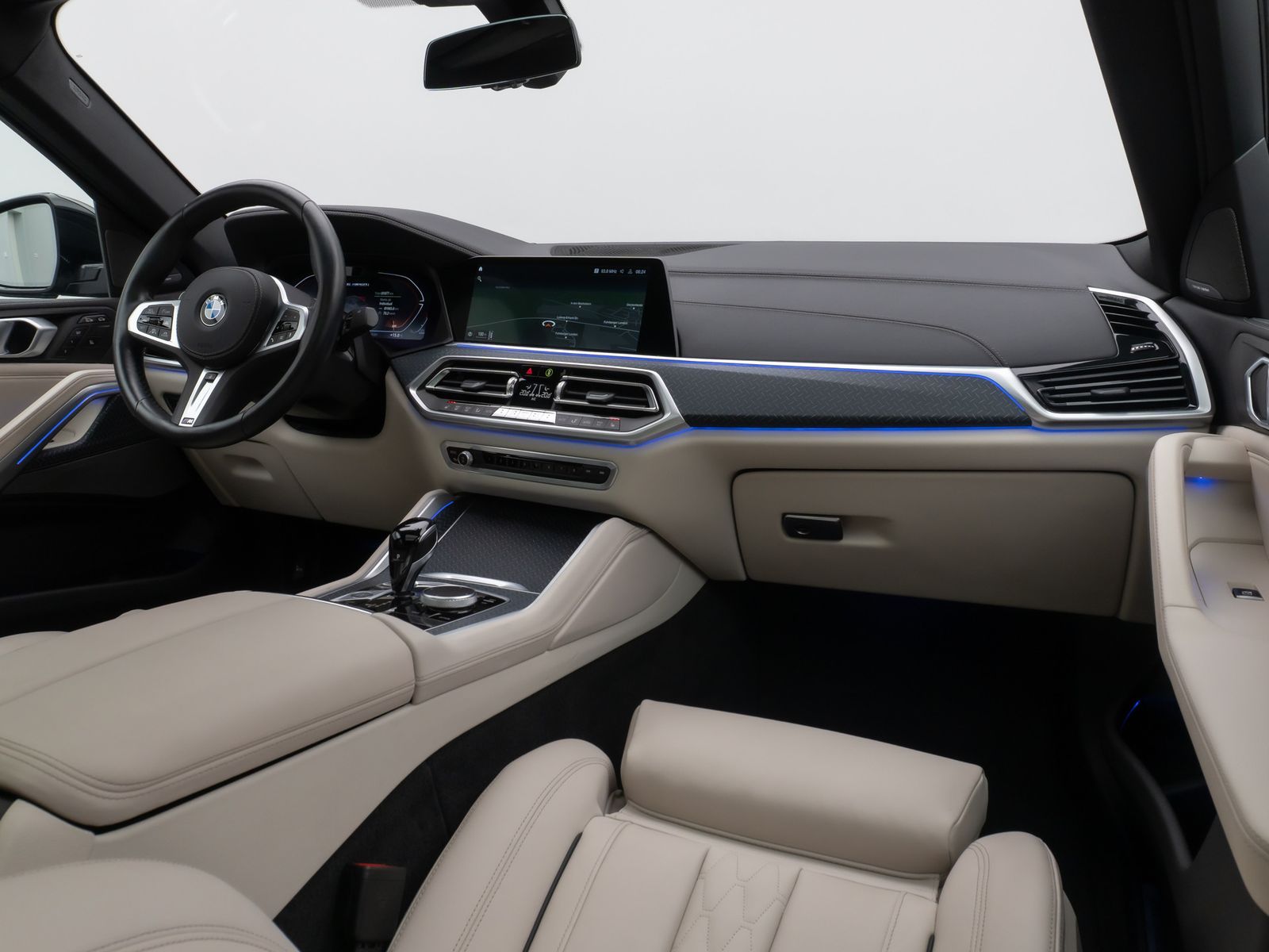 Fahrzeugabbildung BMW X6 M50i Individual Panorama HUD DAB H/K 22Zoll