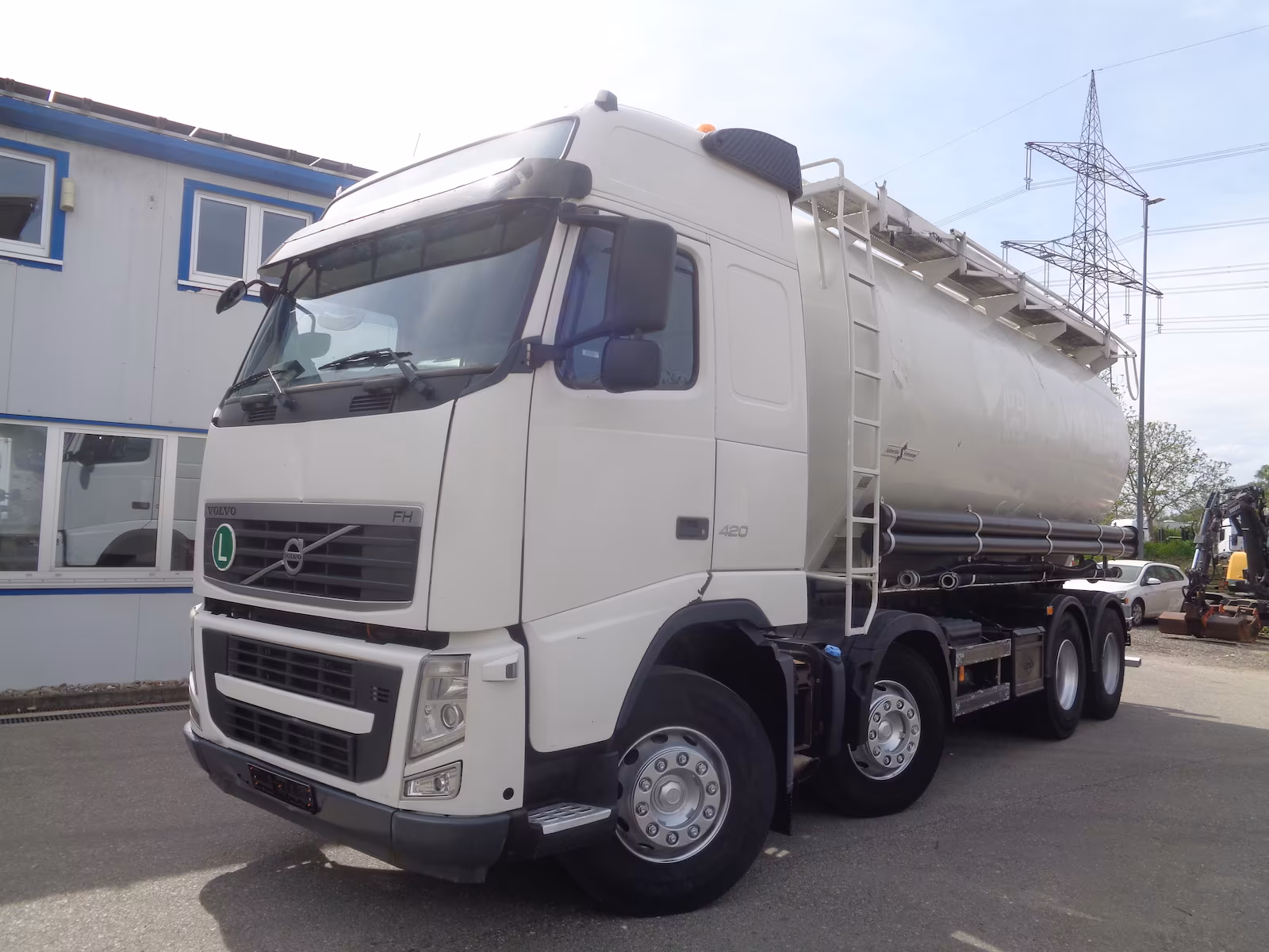 Volvo FH420 8x4 BB Spitzer Silo 23 cbm VEB EU5