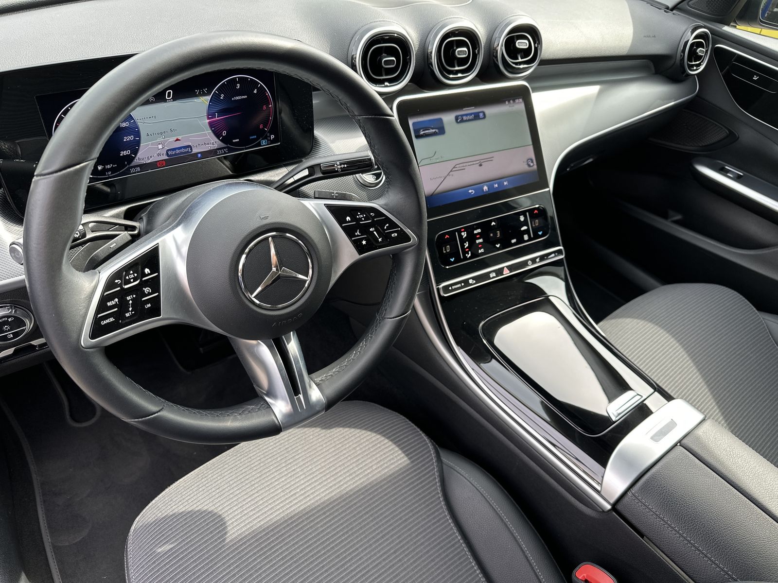 Fahrzeugabbildung Mercedes-Benz C 200d T Avantgarde NIGHT+NAV+LED+AHK+KAM+CARPLA