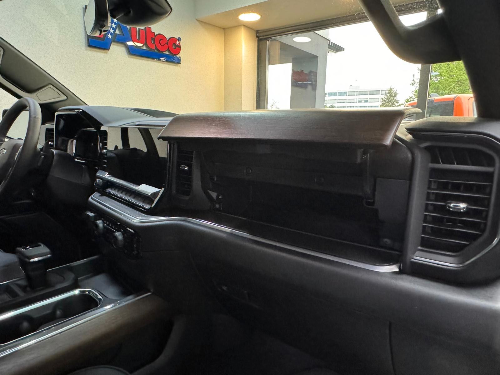 Fahrzeugabbildung Chevrolet 2026 SILVERADO MIDNIGHT DURAMAX DIESEL 4x4 HC