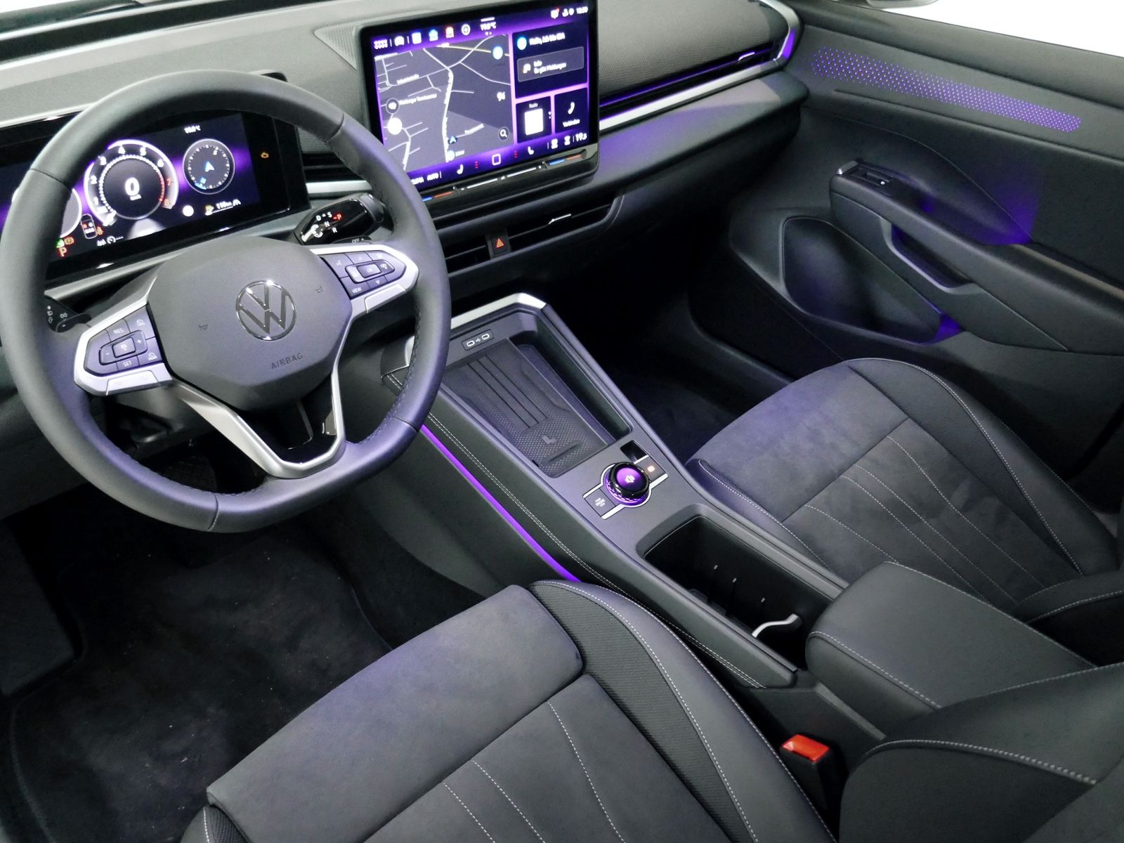 Fahrzeugabbildung Volkswagen T-Roc Style 1.5 eTSI DSG | LED AHK RFK ACC Navi