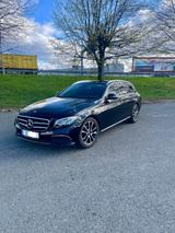 Mercedes-Benz E 220 d T Autom. - - Mercedes-Benz E 220: Von Privat