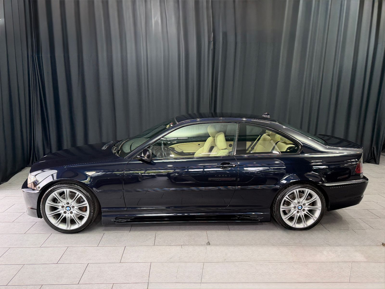 Fahrzeugabbildung BMW 330i Coupe Edition Sport |1.HAND|SMG|H/K|LEDER