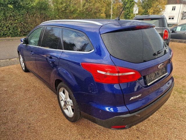 Fahrzeugabbildung Ford Focus Turnier Titanium, AHK,Xenon,Navi