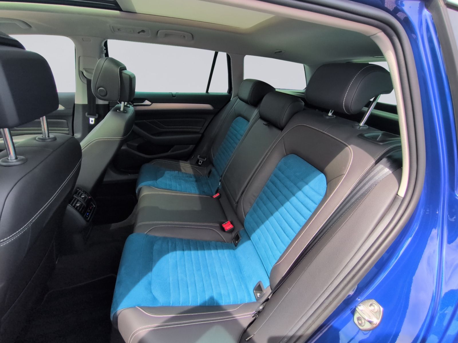 Passat Variant 2.0 TDI DSG 4-Motion R-Line LEDER