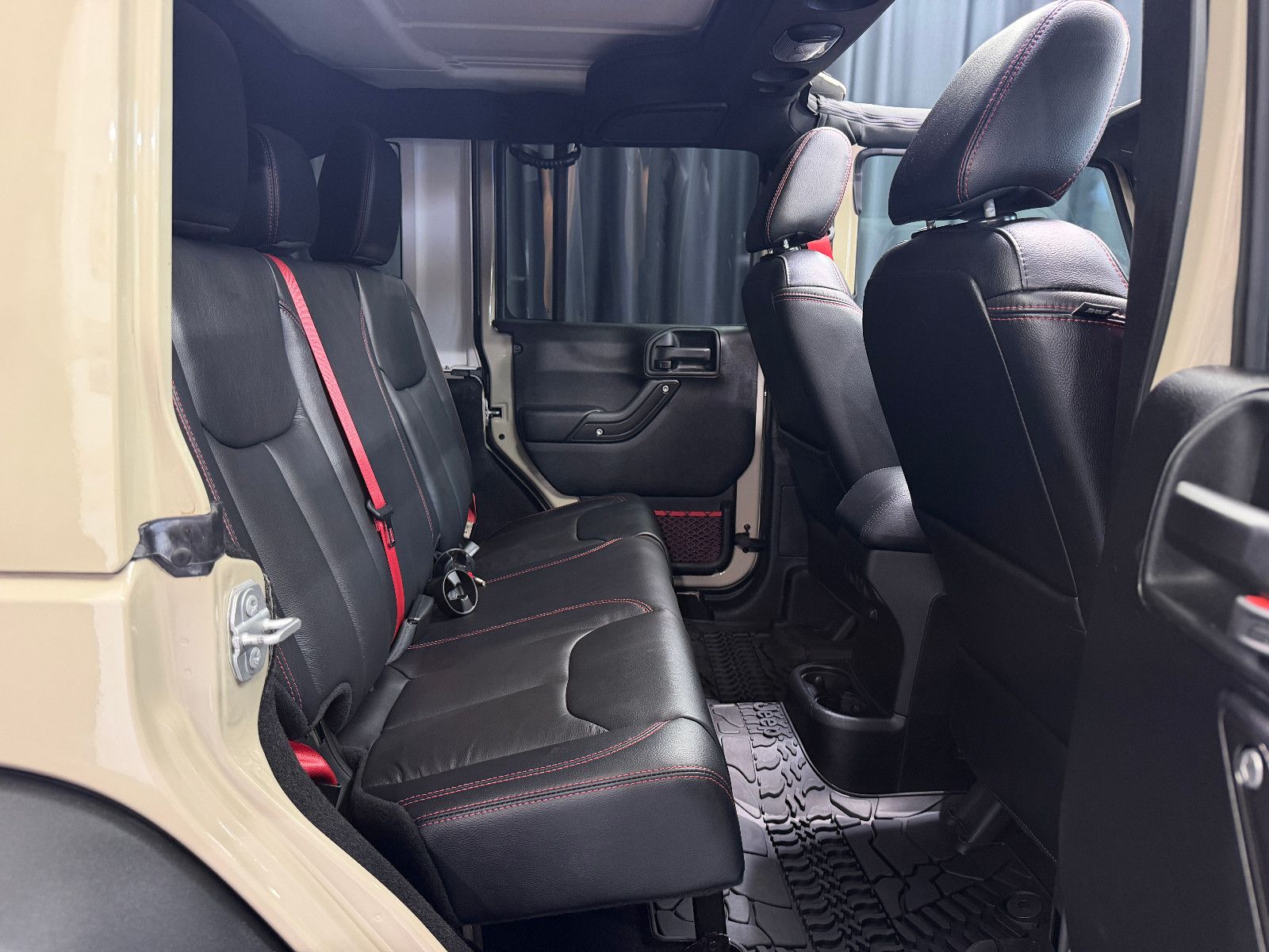 Fahrzeugabbildung Jeep Wrangler Unlimited Rubicon Recon Offroad|Alpine