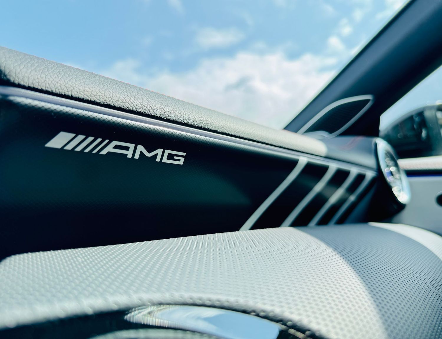 Fahrzeugabbildung Mercedes-Benz CLA 35 AMG Shooting Brake 4M AMG, Memory, Aerody