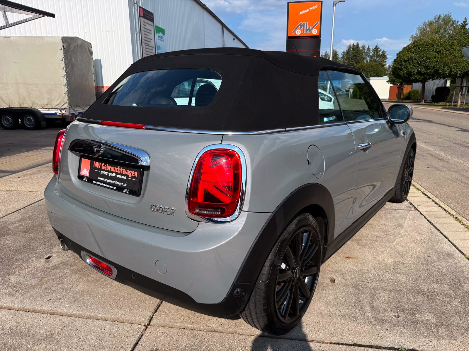 Fahrzeugabbildung MINI Cooper Cabrio Steptr. PDC KAM NAV LED TEMP SHZ