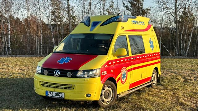 Volkswagen T5 Transporter Krankenwagen Rettungswagen