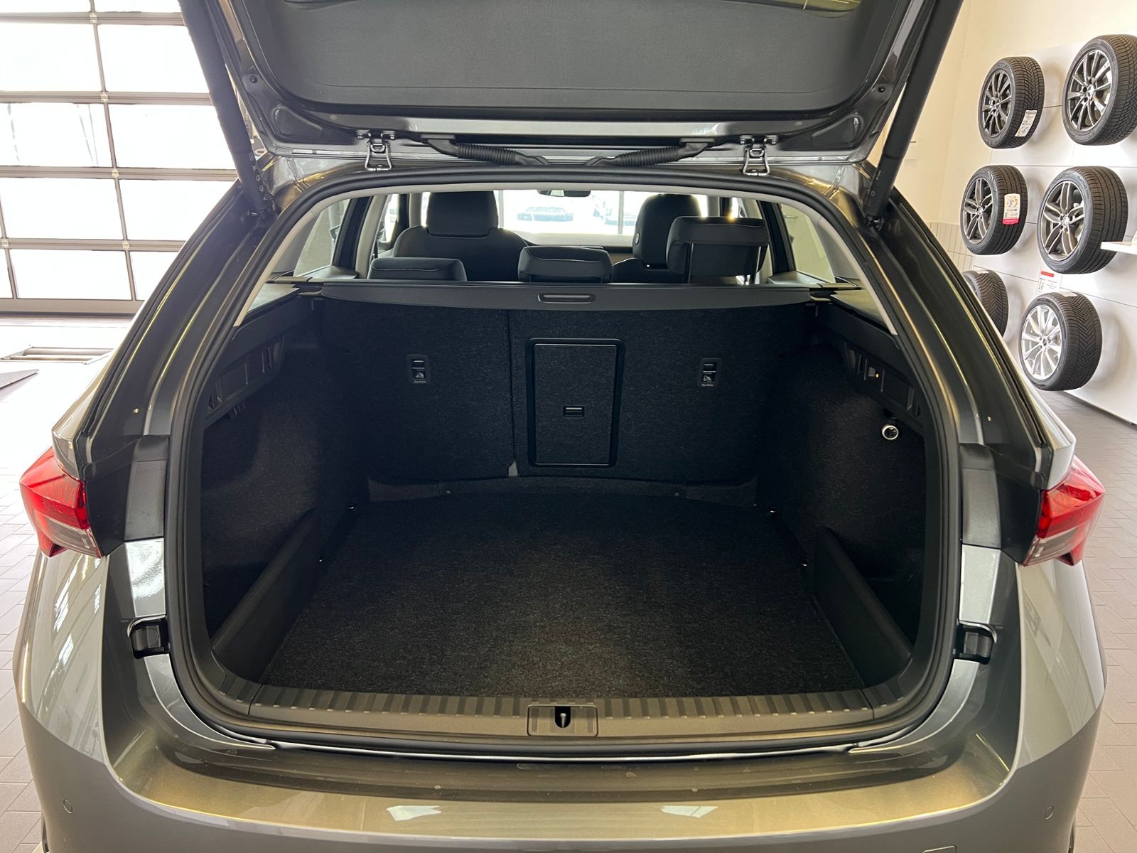 Fahrzeugabbildung SKODA Octavia Combi IV Selection 1.5 TSI mHEV DSG *AHK