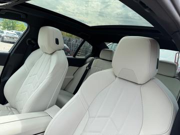 صورة مصغرة 35 لـ 2025 BMW I5