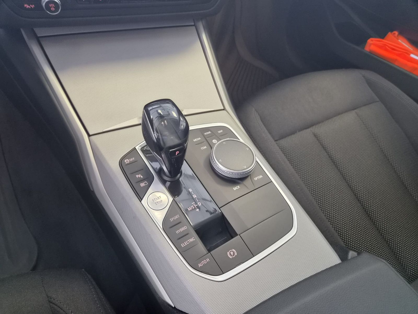 Fahrzeugabbildung BMW 330 e Advantage / NAVI / KLIMA / Garantie