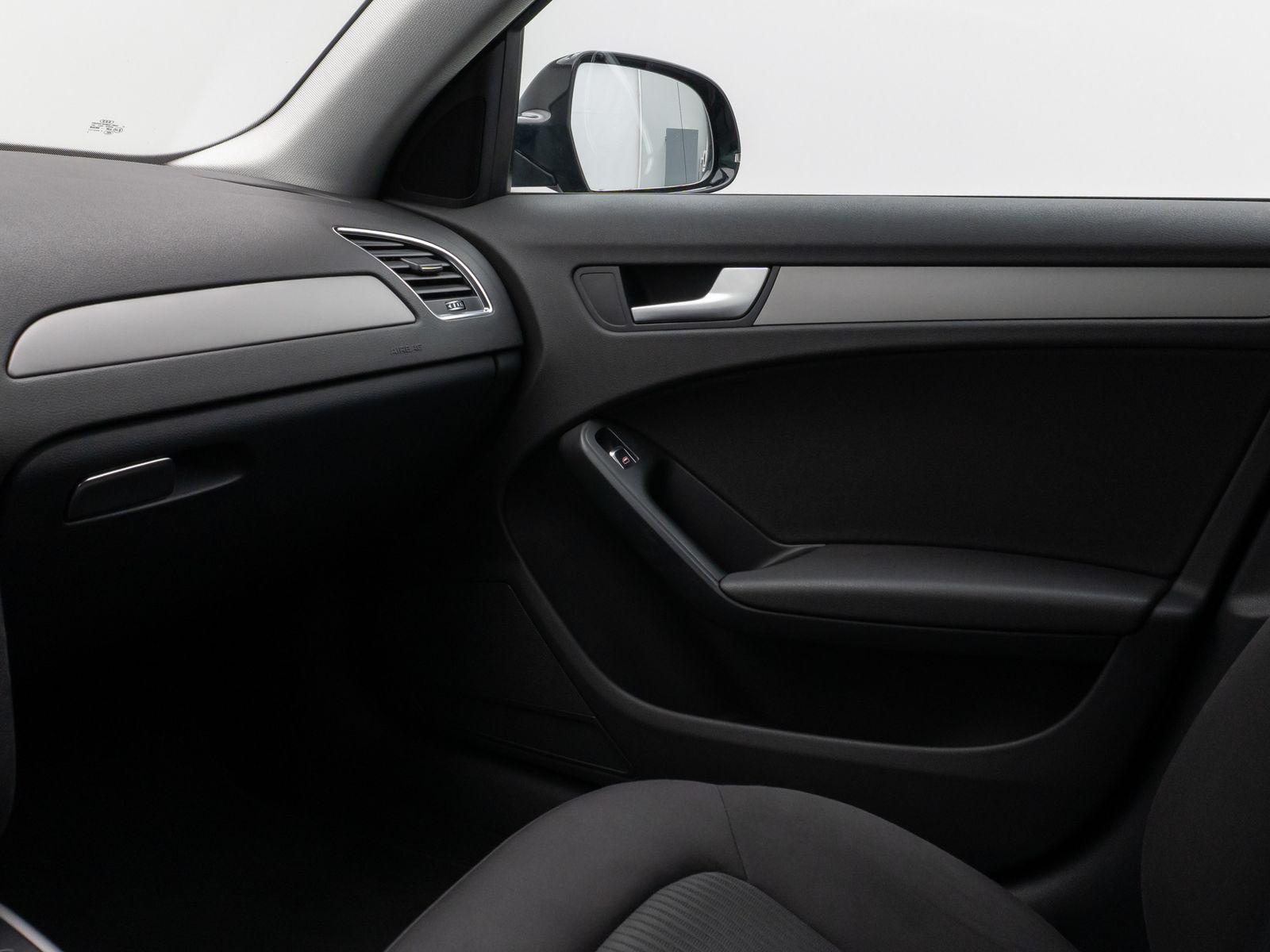 Fahrzeugabbildung Audi A4 Lim. Attraction Navigation Sitzhzg PDC AHK