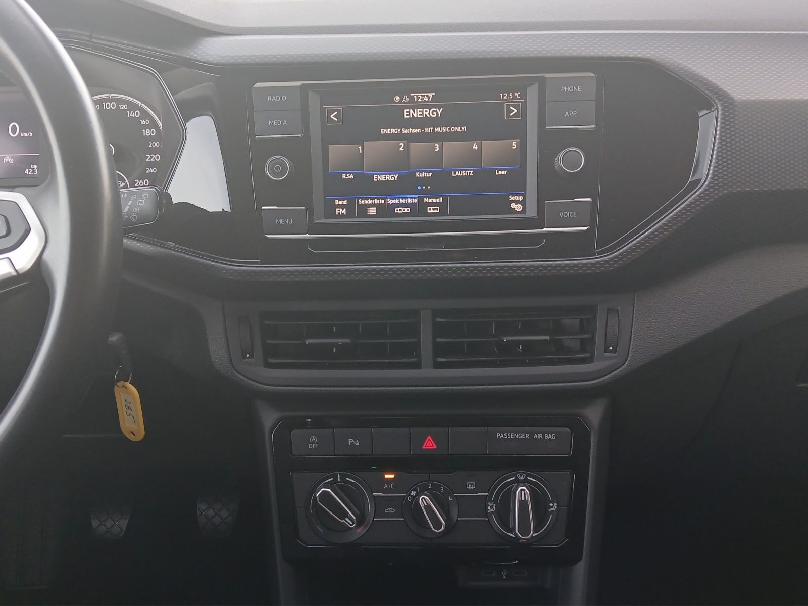 Fahrzeugabbildung Volkswagen T-Cross TSI Life Klima PDC LM