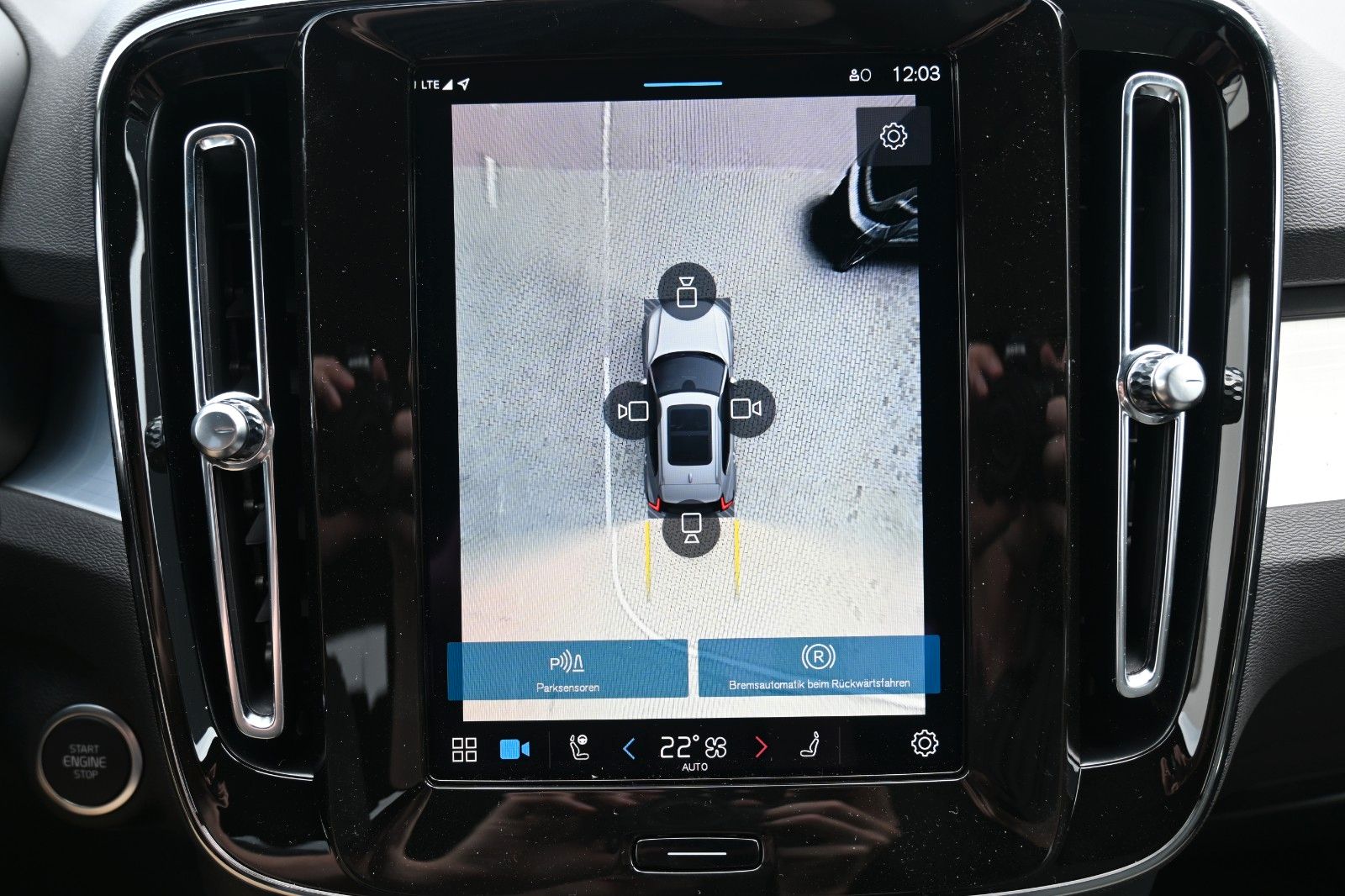Fahrzeugabbildung Volvo XC40 B3 DKG Plus Dark*FSHZG*360°*AHK*AllSeason