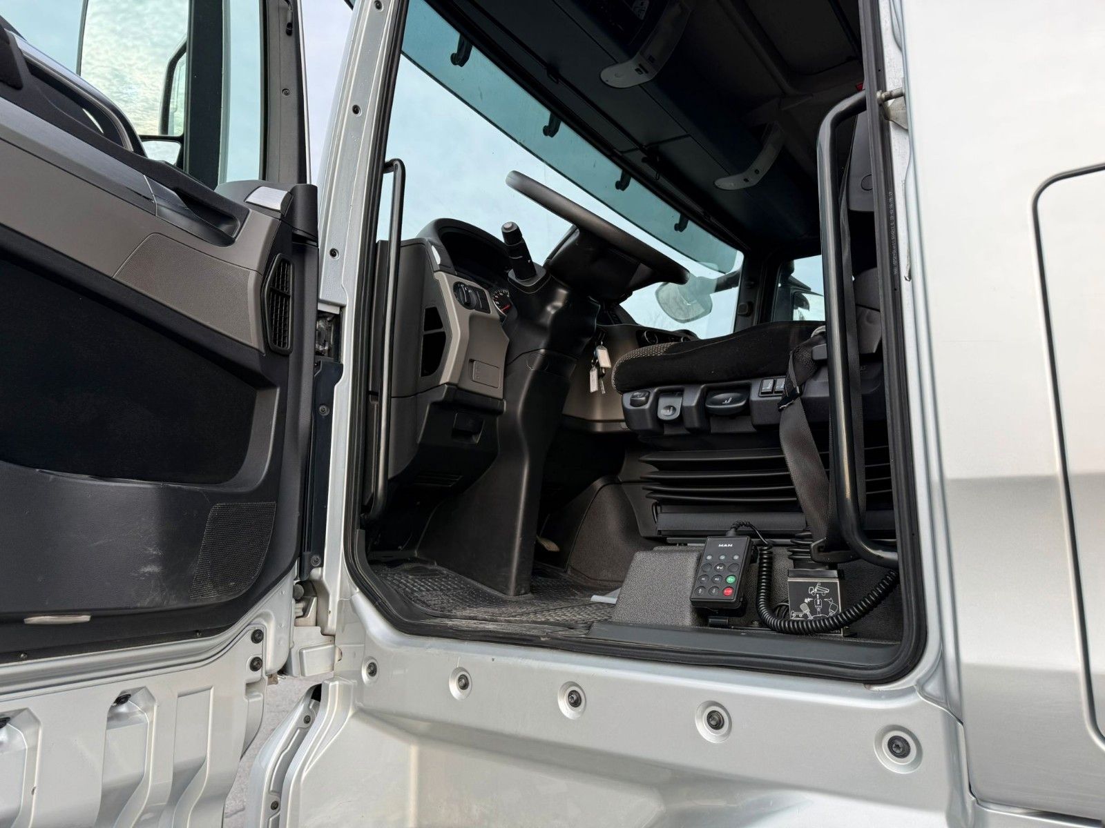 Fahrzeugabbildung MAN TGX 18.500 4x4H BLS mit 2 Kreis Hydraulik