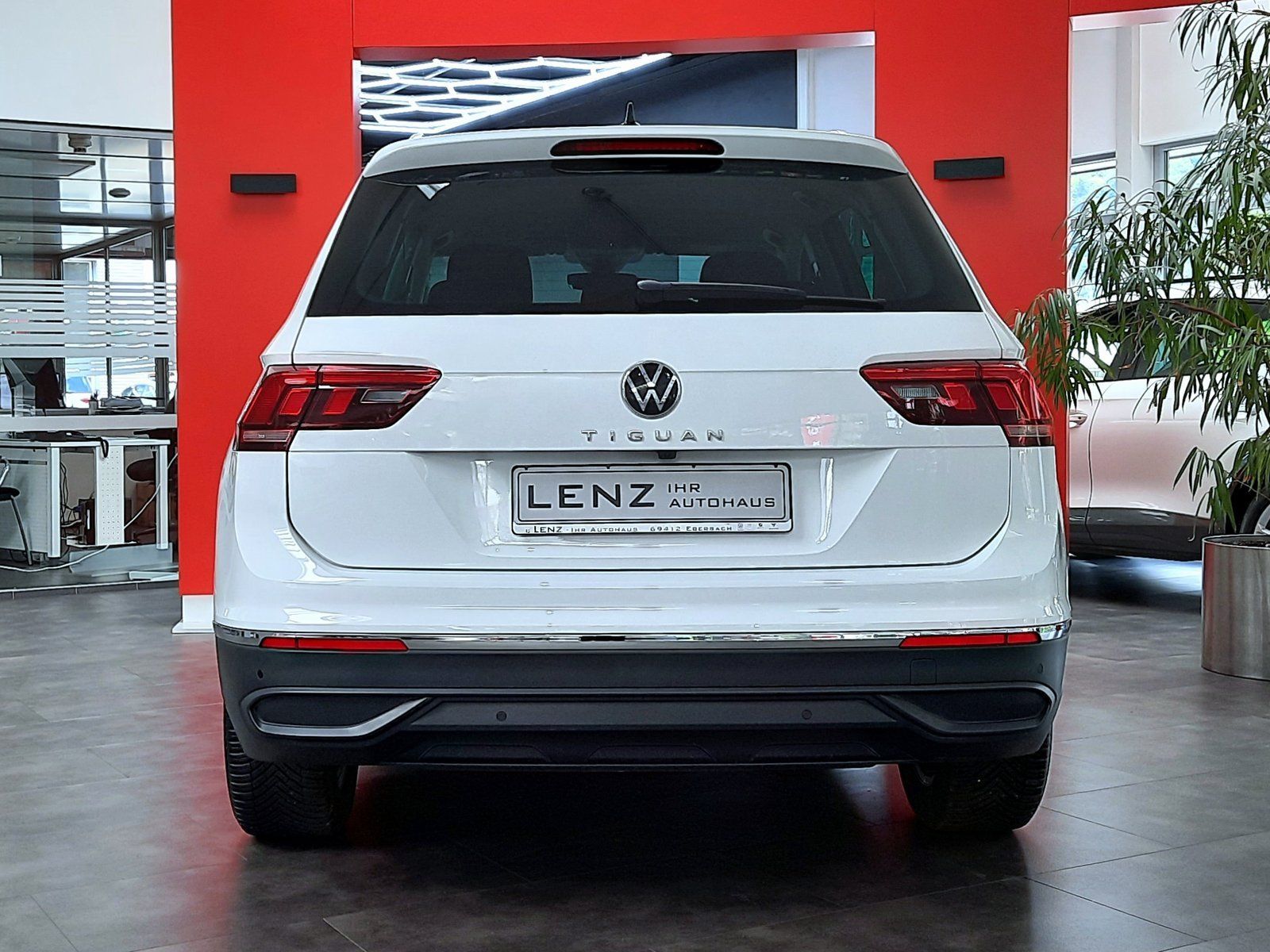 Fahrzeugabbildung Volkswagen Tiguan Active TSI *Navi*ACC*LED*PDC*Sitzhzg*Cam*