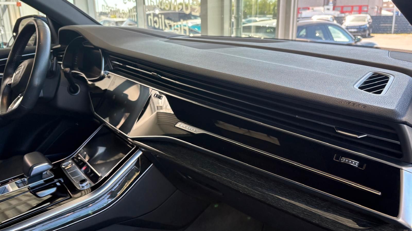 Fahrzeugabbildung Audi Q8 50 TDI s sitze raute, hud 22 zoll allradlenk
