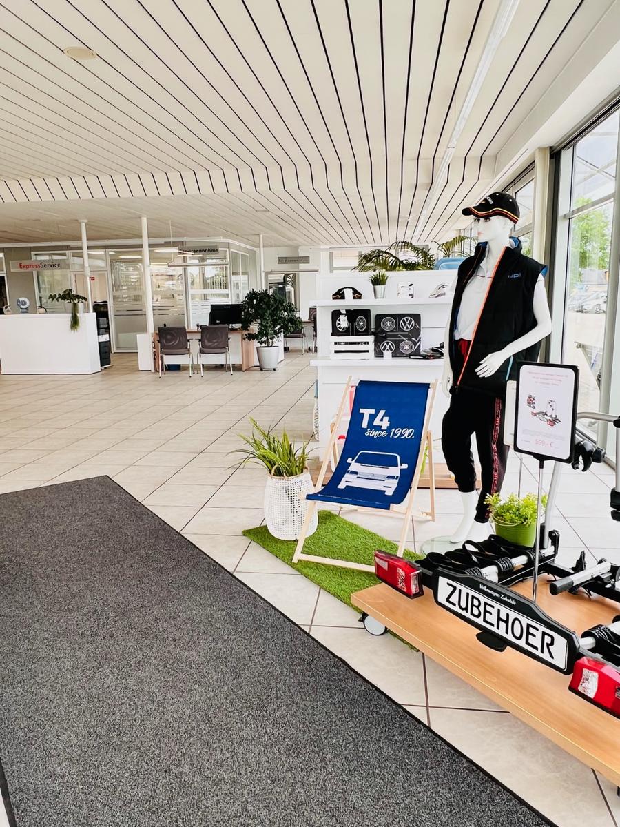 showroom-image-top