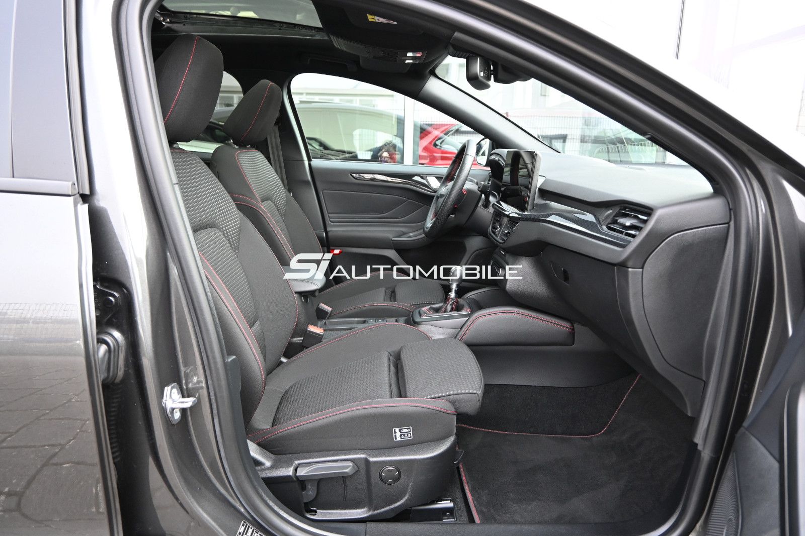 Fahrzeugabbildung Ford Focus 1.5D ST-Line X °ACC°B&O°HUD°PANO°STANDHEIZ