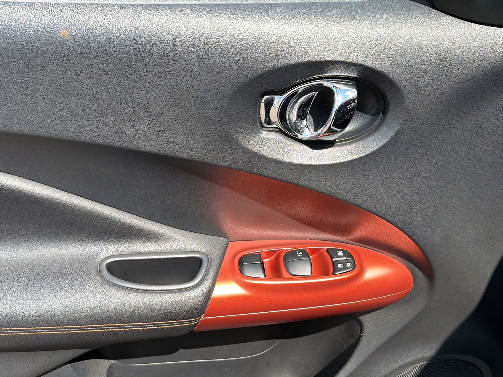 Fahrzeugabbildung Nissan Juke 1.6 TEKNA AUT. KEYLESS 360° KAM NAVI LEDER
