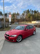 BMW 325i E90 LCI AUTOMATIK 3.HAND SEHR GEPFLEGT - rote BMW 325