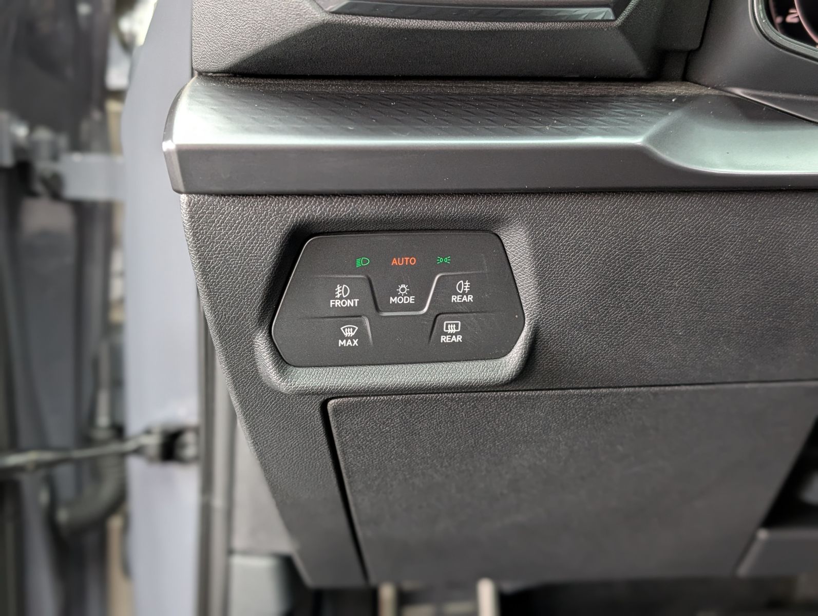 Fahrzeugabbildung CUPRA Leon 1.5 e-Hybrid ACC APP MATRIX EDGE SoH100%