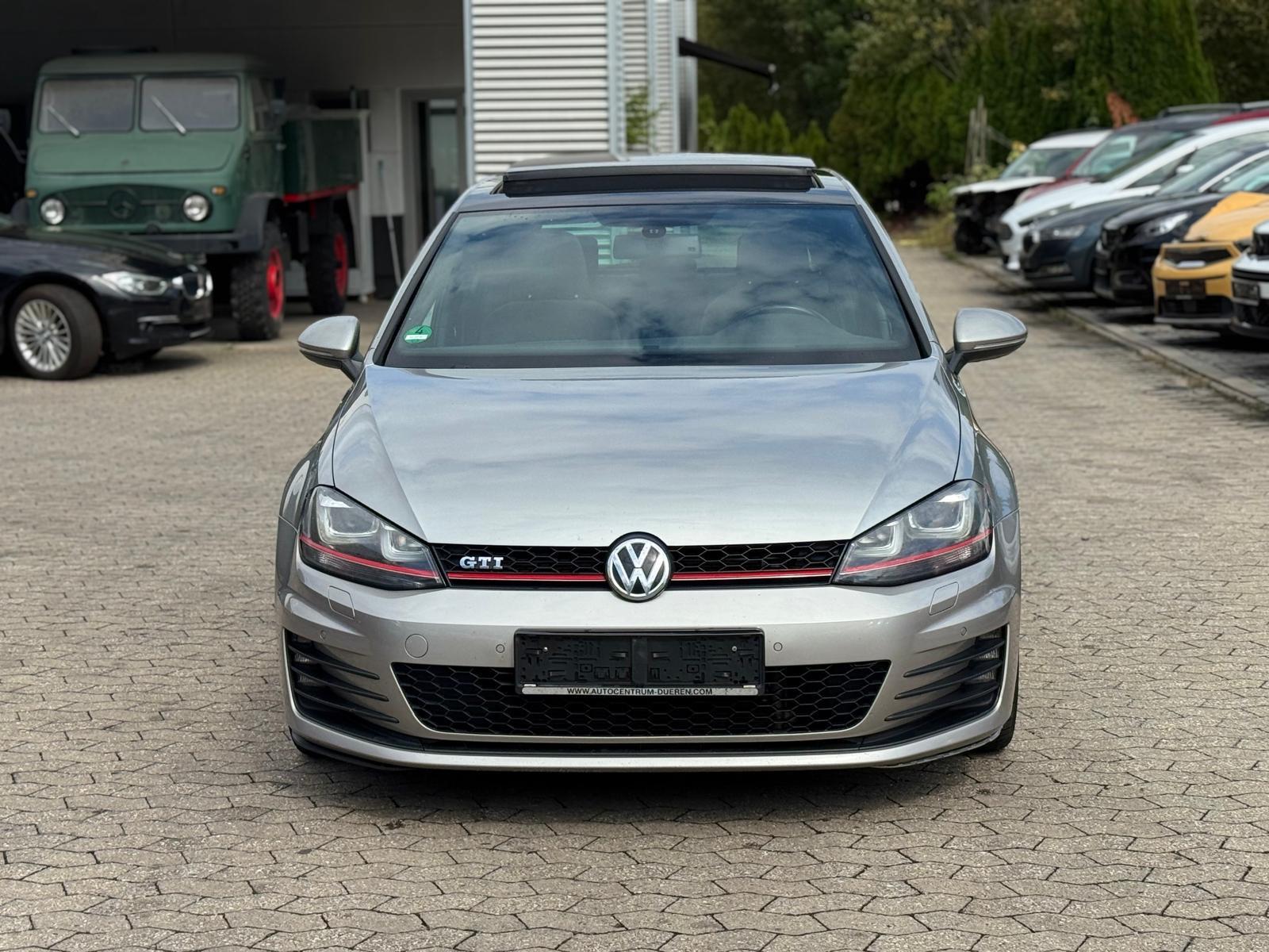 Volkswagen Golf VII 2.0 TSI GTI DSG *PANO*SCHECKHEFT*XENON*