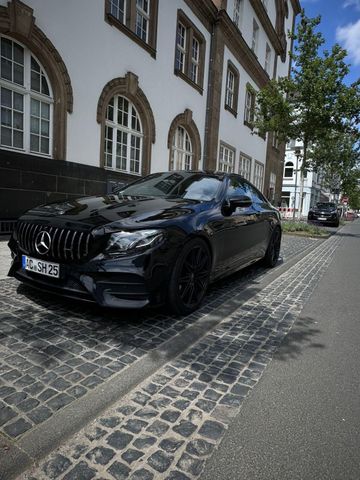 Mercedes-Benz Mercedes E 300 Coupé AMG LINE