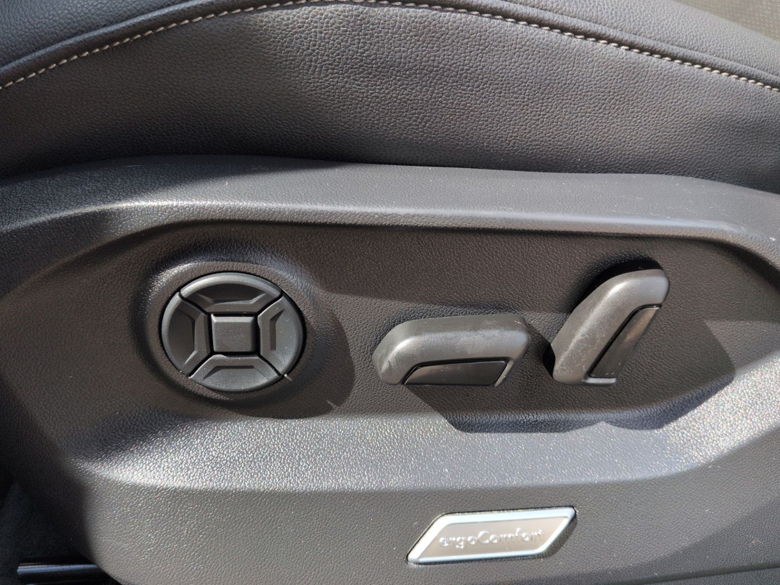 Touareg V8 TDI R Line LEDER+STHZ+AHK+PANO