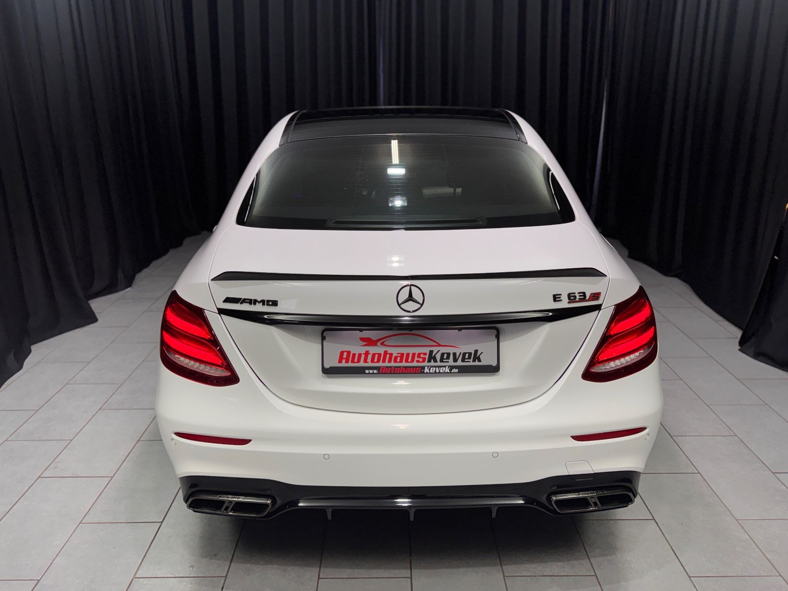 Fahrzeugabbildung Mercedes-Benz E 63 S AMG 4Matic+|AMG DRIVER|BURMESTER|TV|VOLL