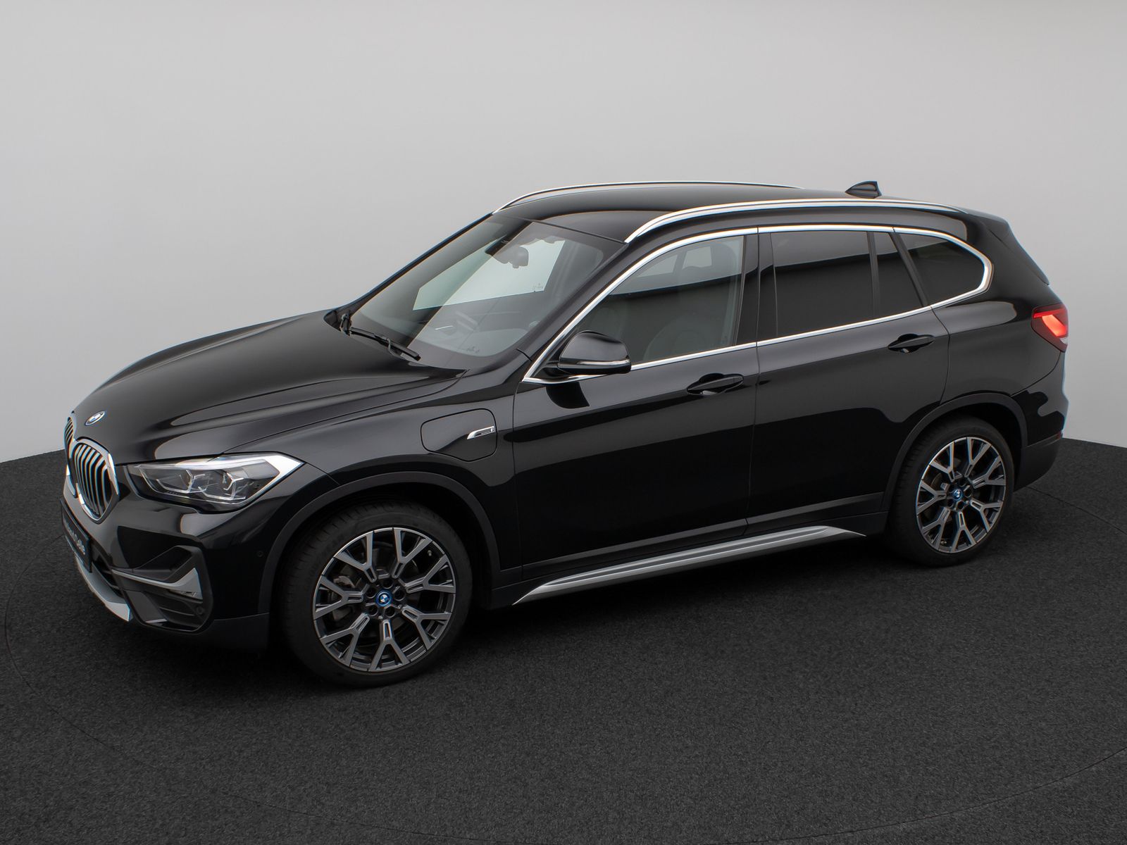 Fahrzeugabbildung BMW X1 xD25e xLine Kamera HUD DAB H/K Komfort Sport
