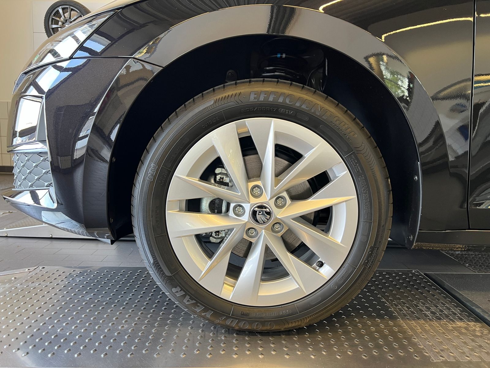 Fahrzeugabbildung SKODA Octavia Combi Selection 2.0 TDI DSG *AHK,Navi*